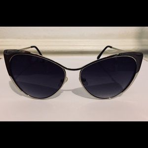 Cat Eye Sunglasses w soft pouch